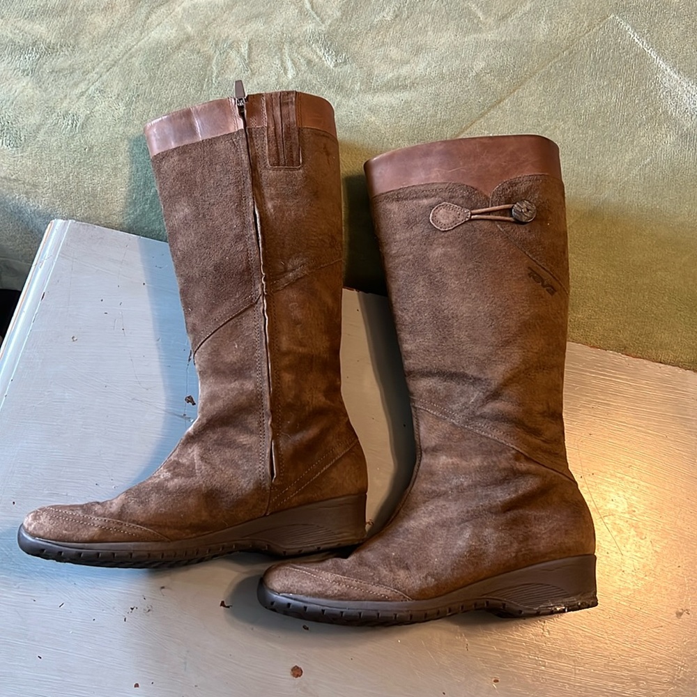 Teva Boots 9.5 Jade Cove Suede